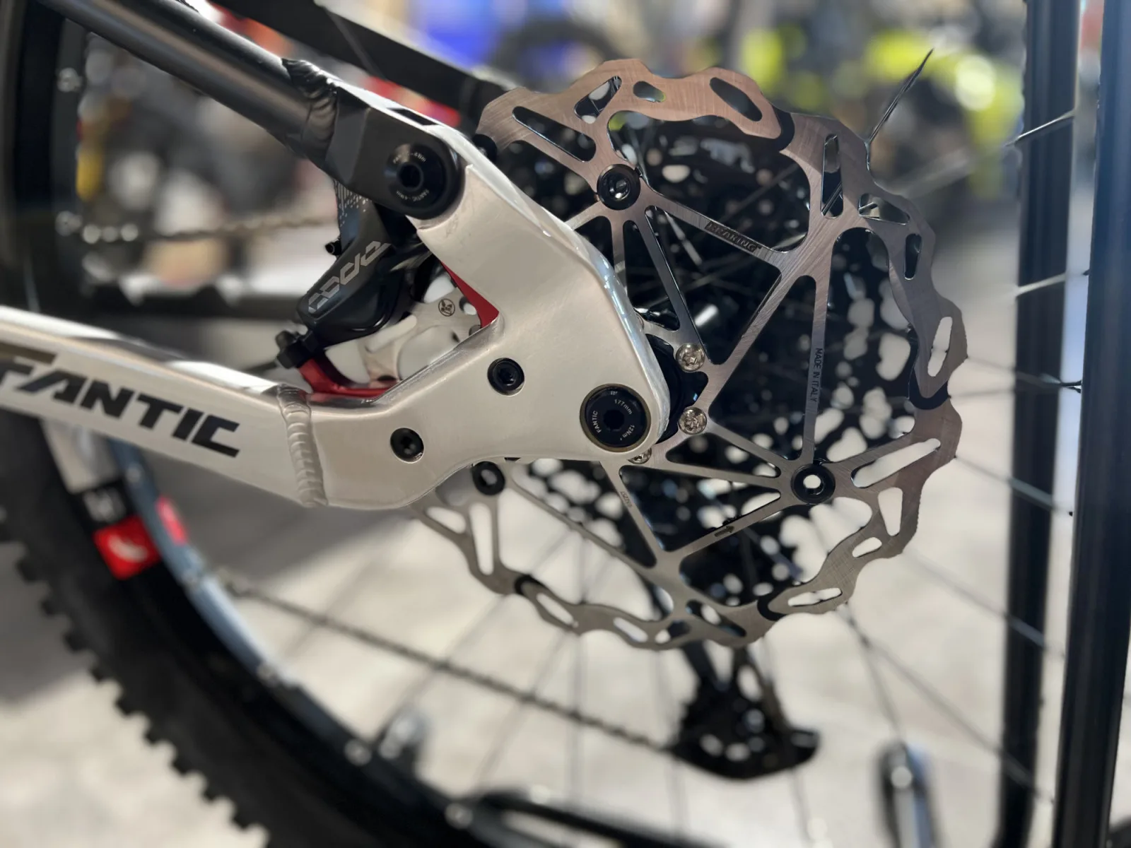 Fantic XMF 1.7 L CARBON SPORT 720Wh, 29''-27,5'', freins 4 pistons, 90 Nm - Photo 1