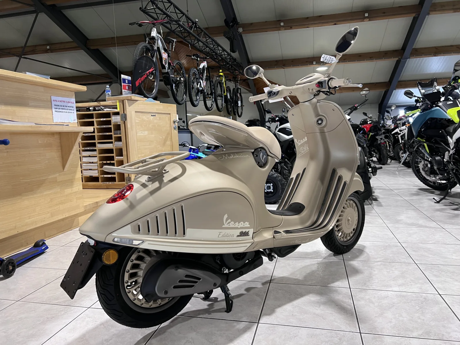 Vespa 946 - Photo 1