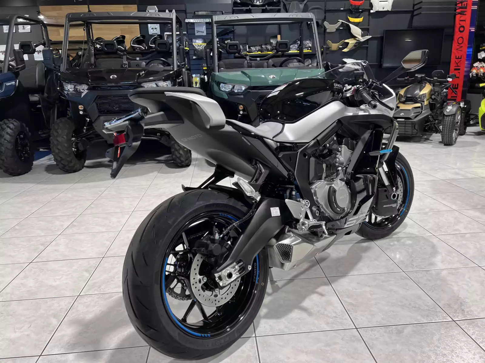 CF Moto 675 SR-R - Photo 1