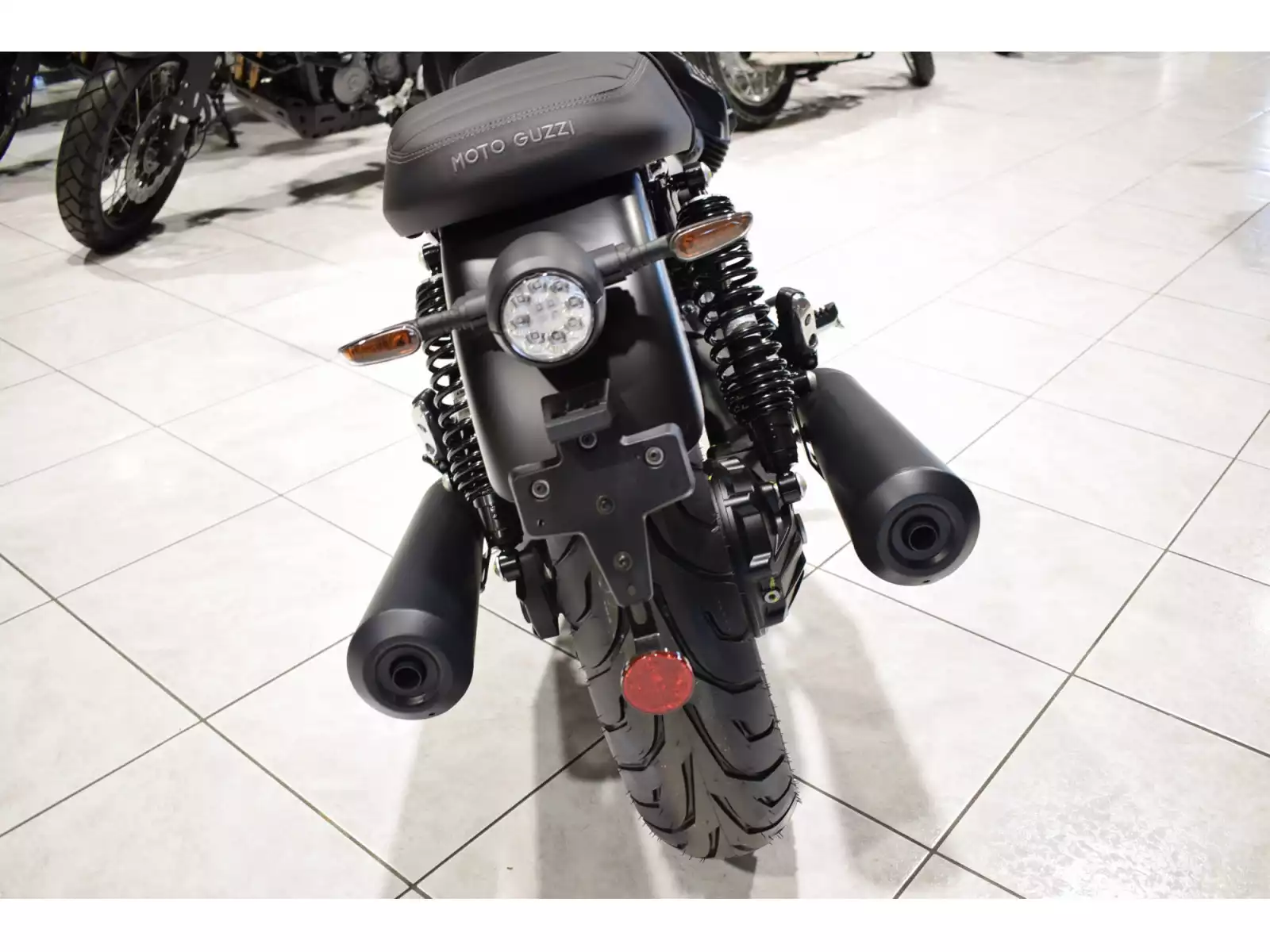 Moto Guzzi V 7 STONE - Photo 1