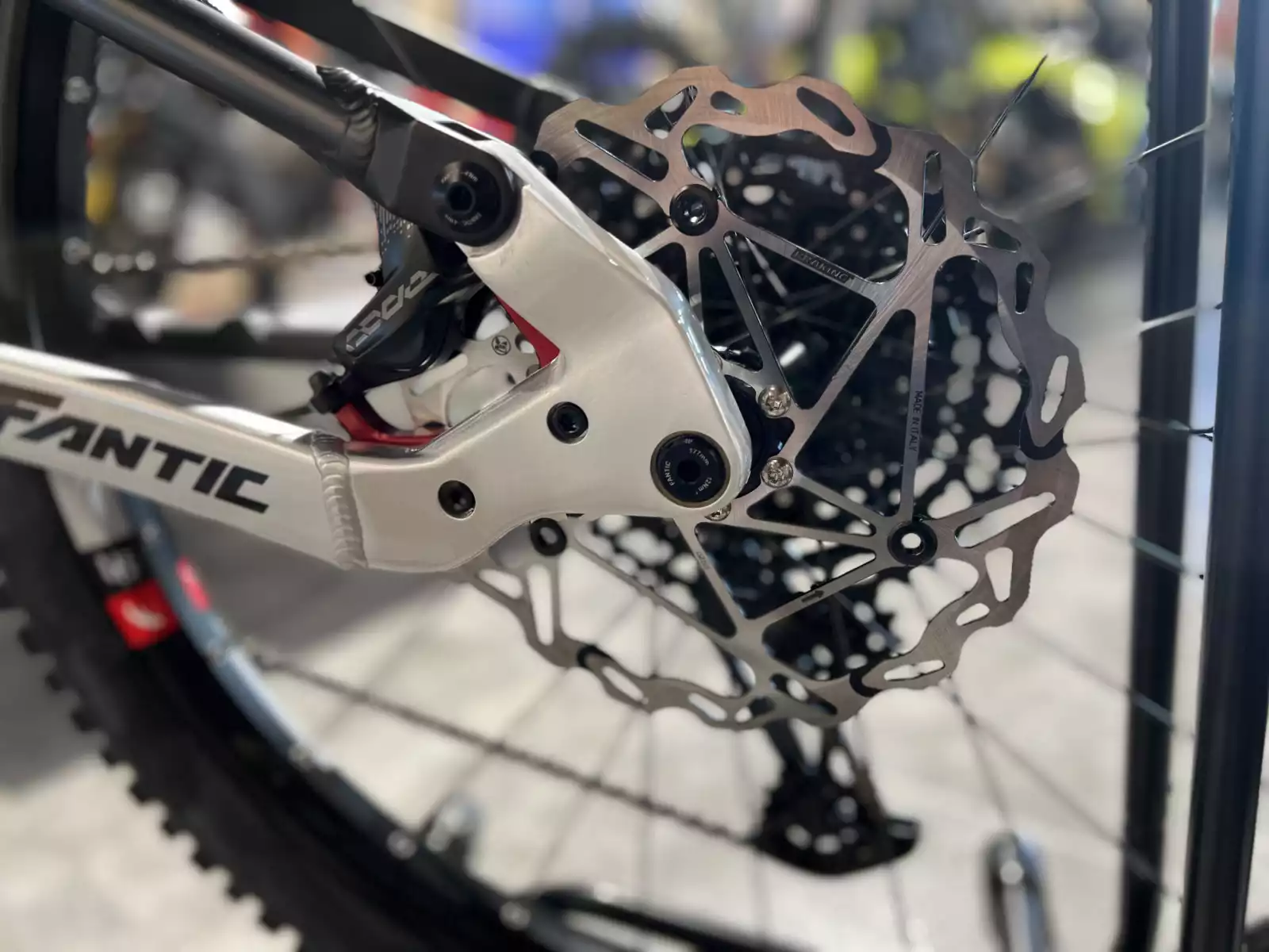 Fantic XMF 1.7 CARBON SPORT 720Wh, 29''-27,5'', freins 4 pistons, 90 Nm - Photo 1