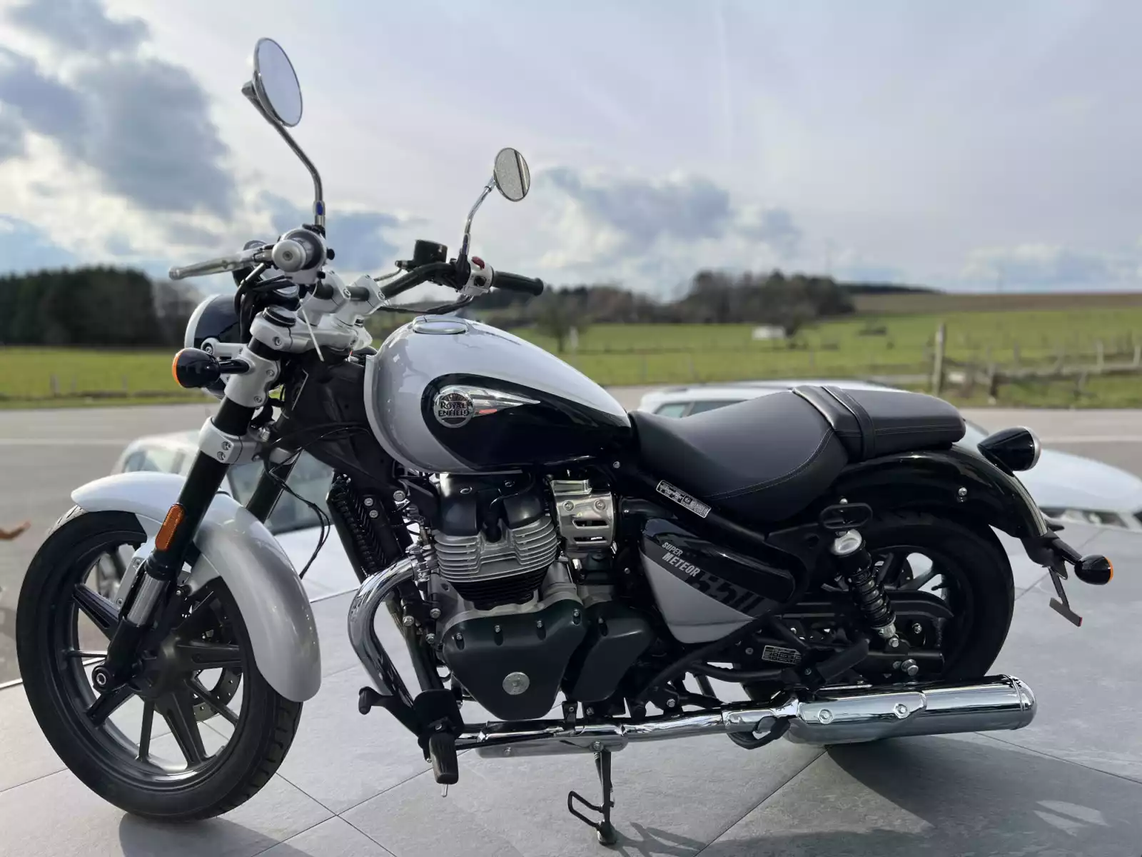 Royal Enfield Super Meteor 650 Gris Interstellaire - Photo 1
