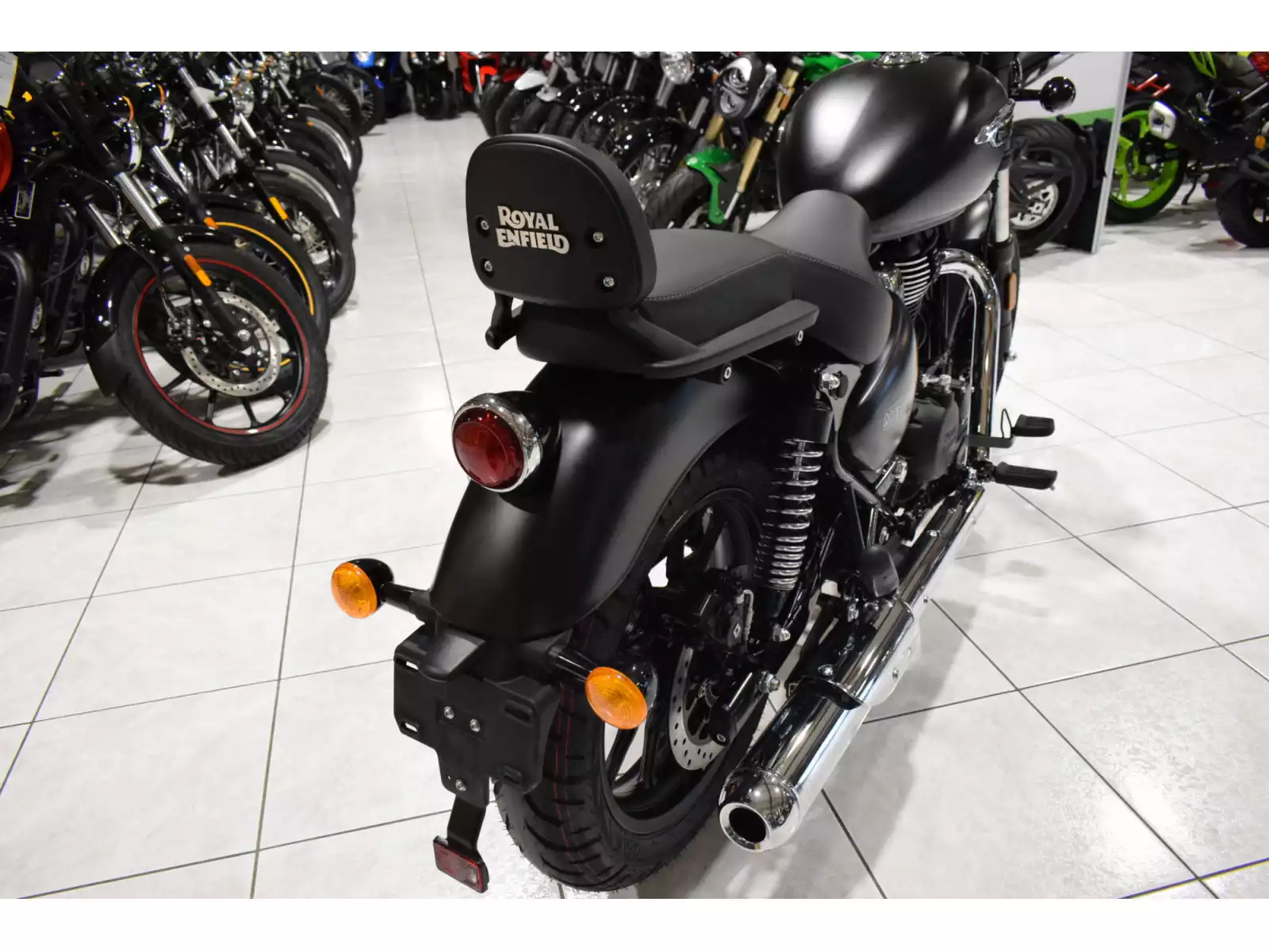 Royal Enfield Meteor 350 STELLAR BLACK - Photo 1