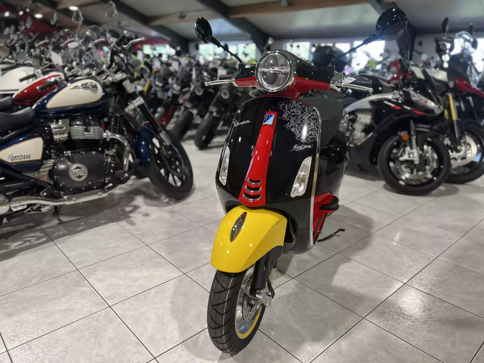 Vespa Primavera 50 Mickey Mouse Edition 4T classe B 45 Km/h - Photo 1
