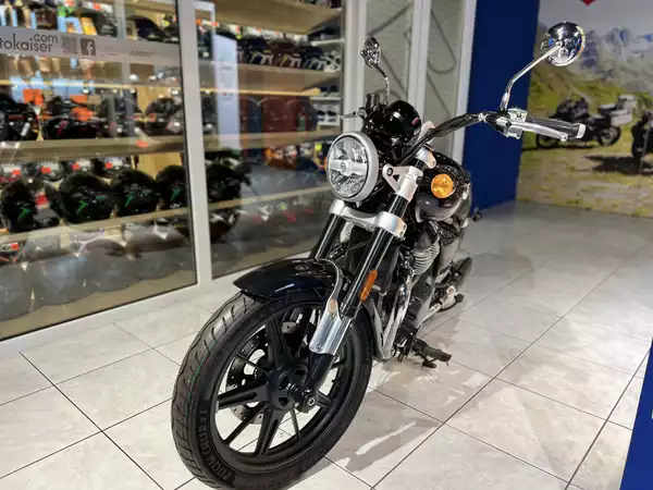 Royal Enfield Super Meteor 650 Noir Astral - Photo 2