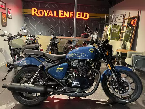 Royal Enfield Shotgun 650 plasma blue - Photo 1