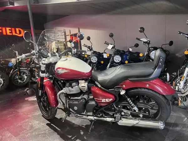 Royal Enfield Super Meteor 650 Rouge Celestial - Photo 3