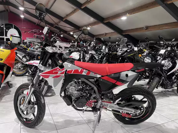 Fantic Motard 125 XMF 4T PERFORMANCE - Photo 3