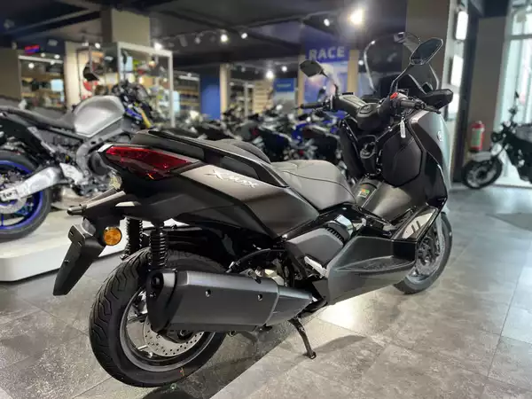 Yamaha X-Max 300 TECH MAX - Photo 2