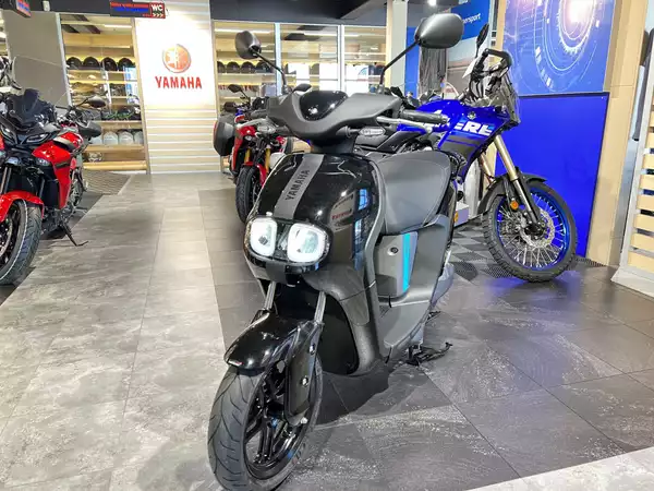 Yamaha NEOs 50 (Inclue 2 batteries ) - Photo 2