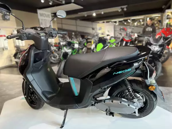 Yamaha NEOs 50 (Inclue 2 batteries ) - Photo 3