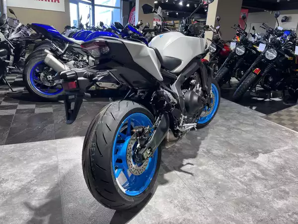 Yamaha MT-09 Y-AMT - Photo 2