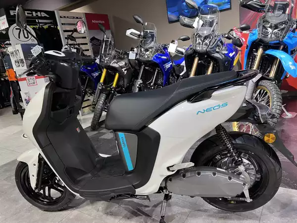 Yamaha NEOs 50 (Inclue 2 batteries ) - Photo 3