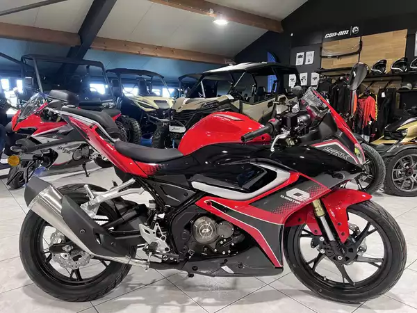 QJ Motor SRK 125 R - Photo 1