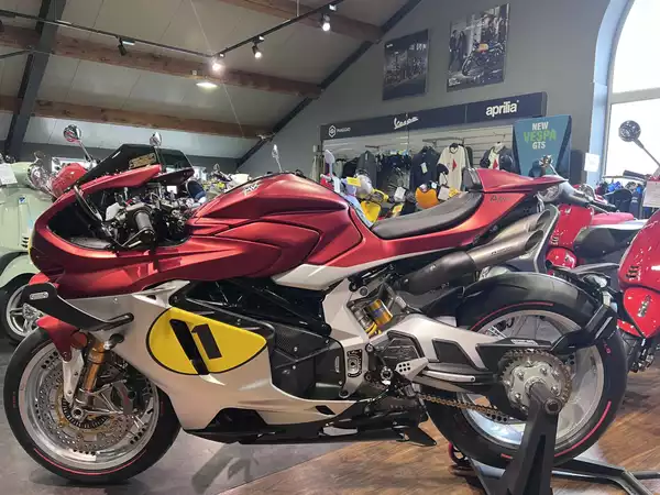 MV Agusta Superveloce 1000 Ago - Photo 3