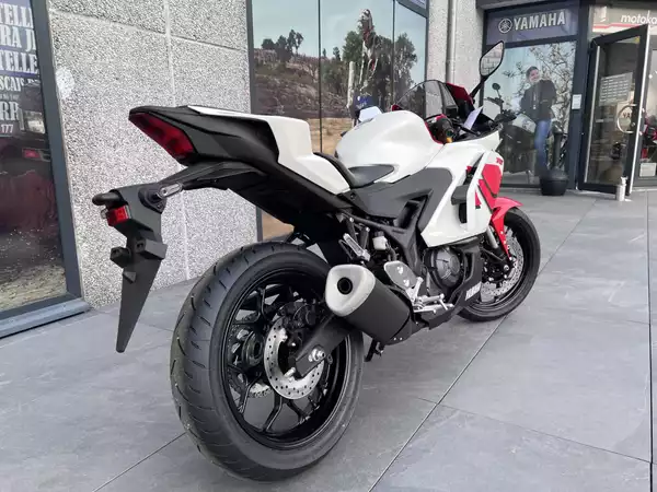 Yamaha YZF-R3 70 TH - Photo 2