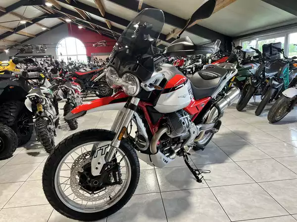 Moto Guzzi V 85 TT - Photo 2