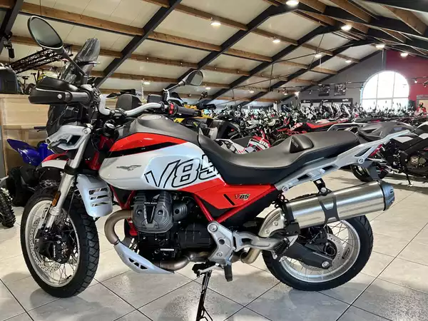 Moto Guzzi V 85 TT - Photo 3