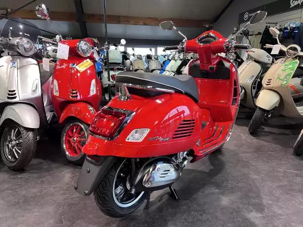 Vespa GTS Super Sport 310 - Photo 2