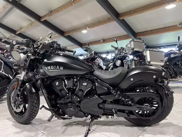 Indian Scout Bobber Ltd + Tech Black Smoke - Photo 3