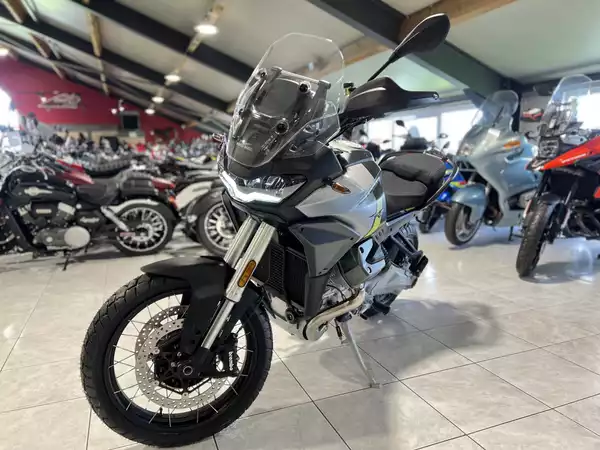 Moto Guzzi Stelvio 1000 - Photo 2