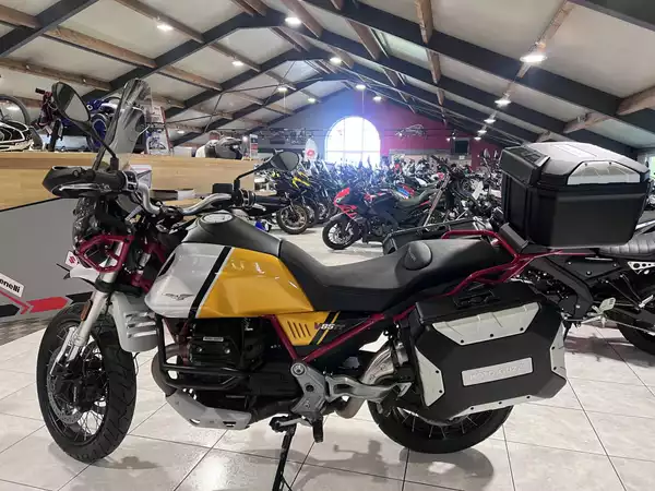 Moto Guzzi V 85 TT Evocative Jaune - Photo 3