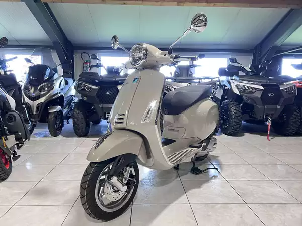 Vespa Primavera 125 - Photo 2