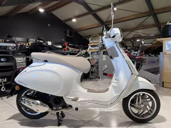 Vespa Primavera 125 S - Photo 1