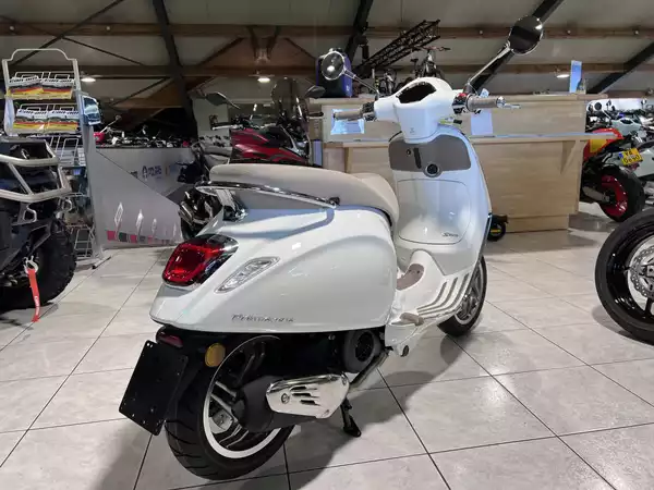 Vespa Primavera 125 S - Photo 2