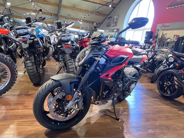 MV Agusta Brutale 800 - Photo 2