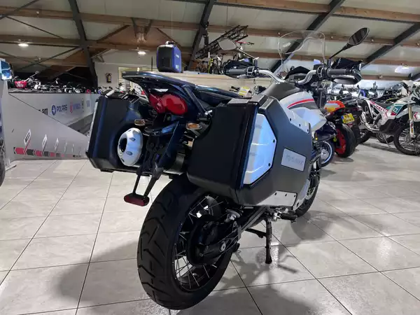 Moto Guzzi V 85 TT TRAVEL 35 KW - Photo 2