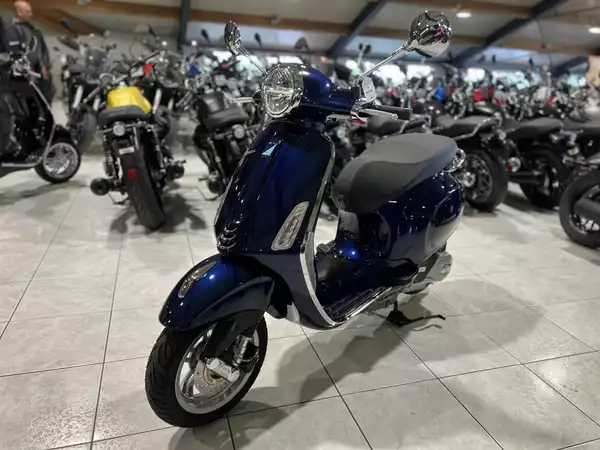 Vespa Primavera 125 - Photo 2