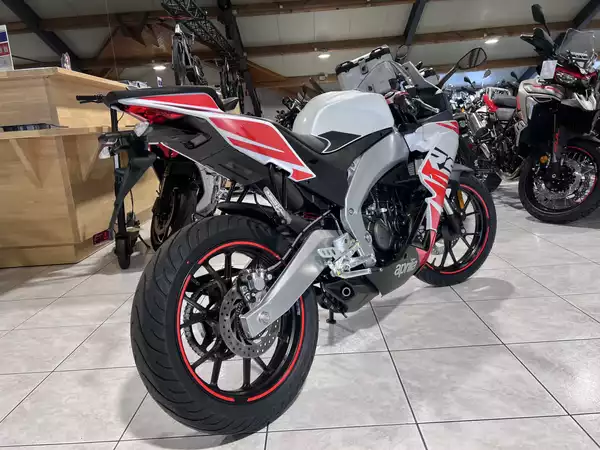 Aprilia RS 125 - Photo 2