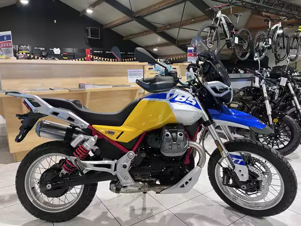 Moto Guzzi V 85 TT - Photo 1
