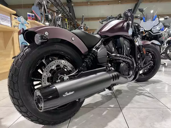 Indian Scout Bobber Maroon Metallic Smoke - Photo 2