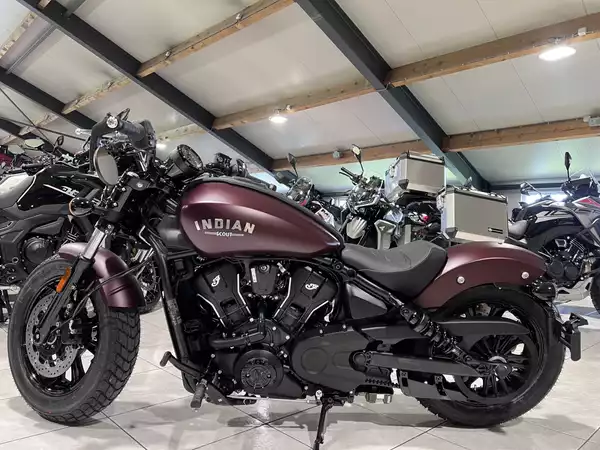Indian Scout Bobber Maroon Metallic Smoke - Photo 3