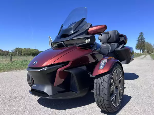 Can Am Spyder RT SEA TO SKY - Photo 2