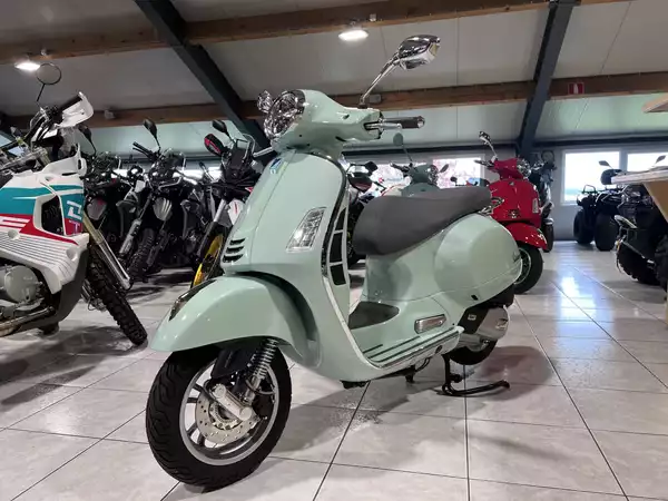 Vespa GTS 125 Classica - Photo 2