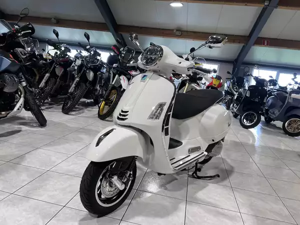 Vespa GTS Super Sport 310 - Photo 2