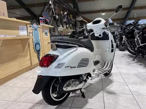Vespa GTS Super Sport 310 - Photo 2