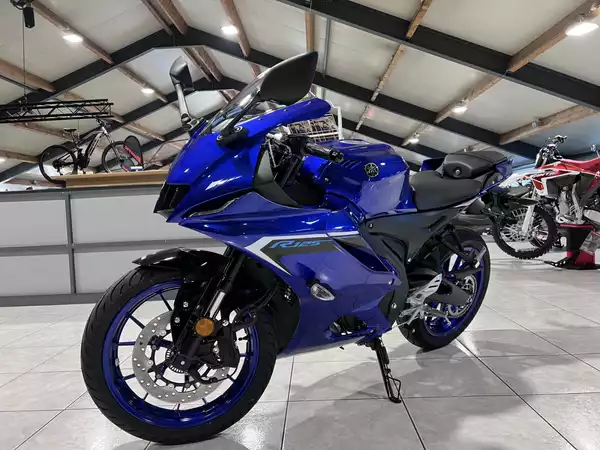 Yamaha YZF-R125 - Photo 2
