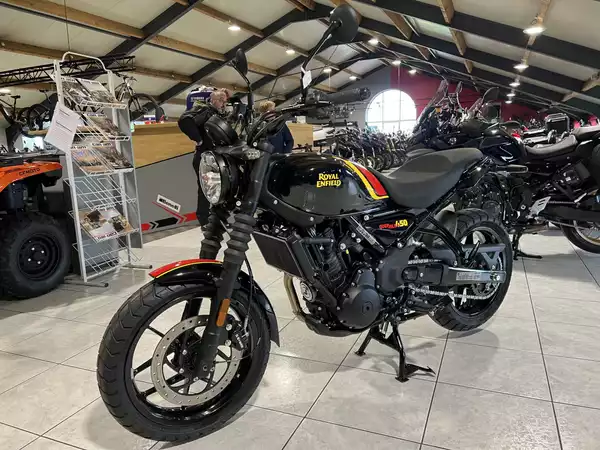 Royal Enfield Guerrilla 450 PLAYA BLACK - Photo 2