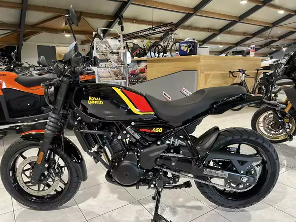 Royal Enfield Guerrilla 450 PLAYA BLACK - Photo 3