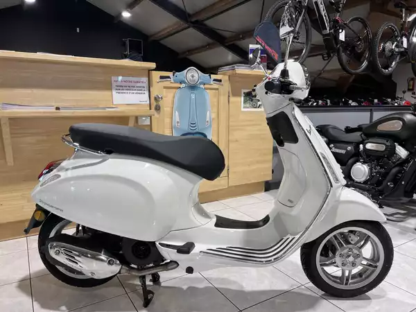 Vespa Primavera 125 BLANC - Photo 1