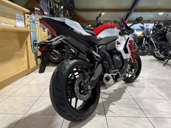 Yamaha R7 70 TH - Photo 2