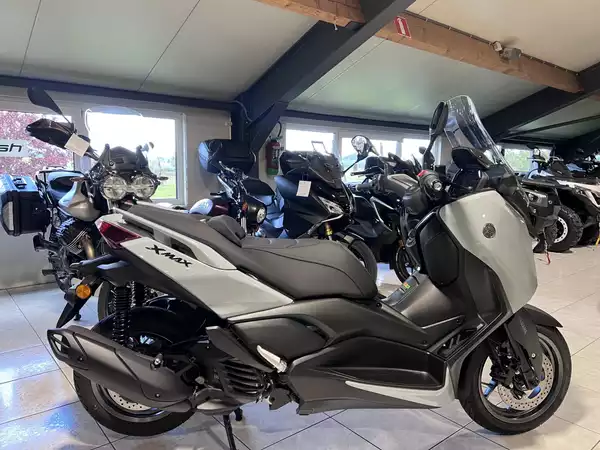 Yamaha X-Max 125 TECH MAX + - Photo 1