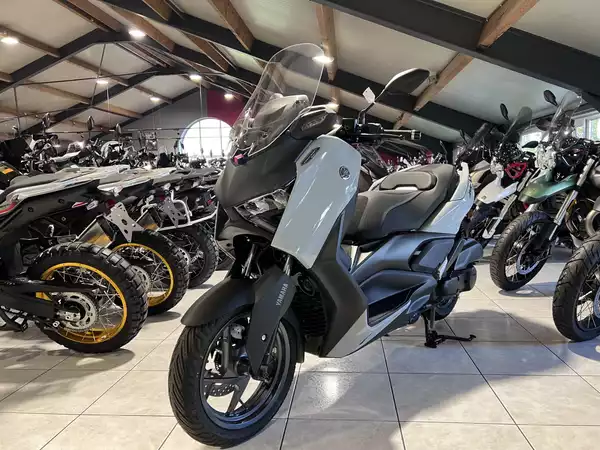 Yamaha X-Max 125 TECH MAX + - Photo 2