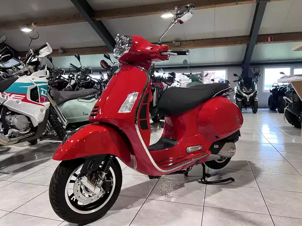 Vespa GTS Super Sport 125 - Photo 2