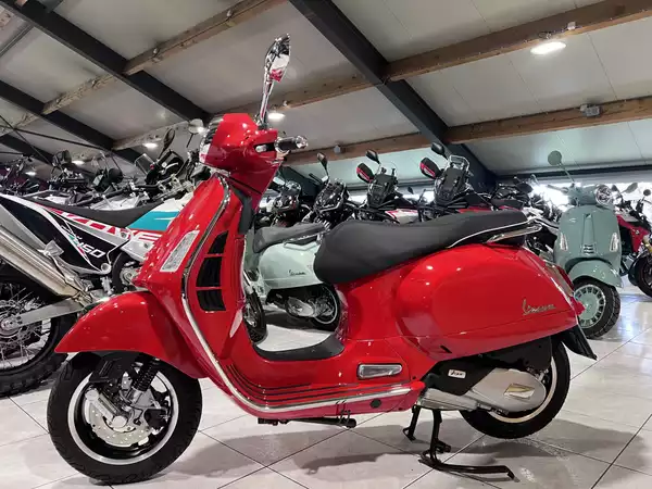 Vespa GTS Super Sport 125 - Photo 3