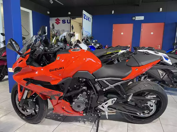 Suzuki GSX 8R - Photo 3
